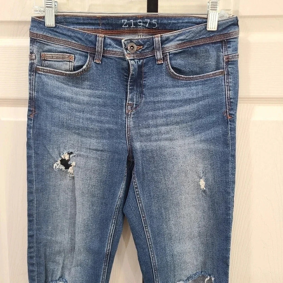 Zara Size 4 Distressed Mid Waist‎ Cropped Ankle Jeans Skinny Raw Hem Stretch - Picture 2 of 10